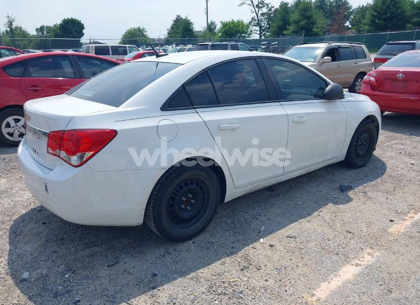 Photo 4 of 2013 Chevrolet Cruze LS AUTO (VIN 1G1PA5SH0D7327547)