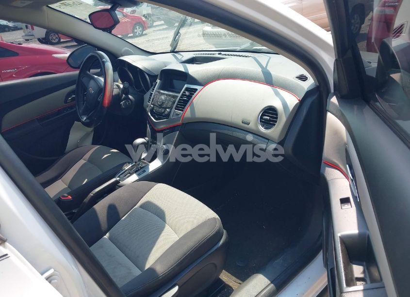 Photo 5 of 2013 Chevrolet Cruze LS AUTO (VIN 1G1PA5SH0D7327547)