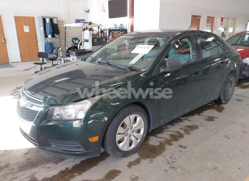 Photo 2 of 2014 Chevrolet Cruze LS AUTO (VIN 1G1PA5SH0E7124398)