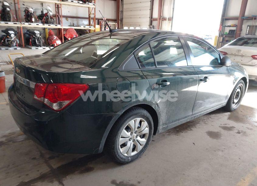 Photo 4 of 2014 Chevrolet Cruze LS AUTO (VIN 1G1PA5SH0E7124398)