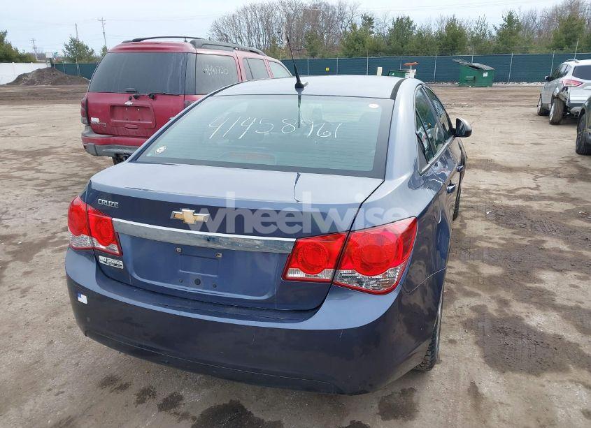 Photo 4 of 2014 Chevrolet Cruze LS AUTO (VIN 1G1PA5SH0E7178672)