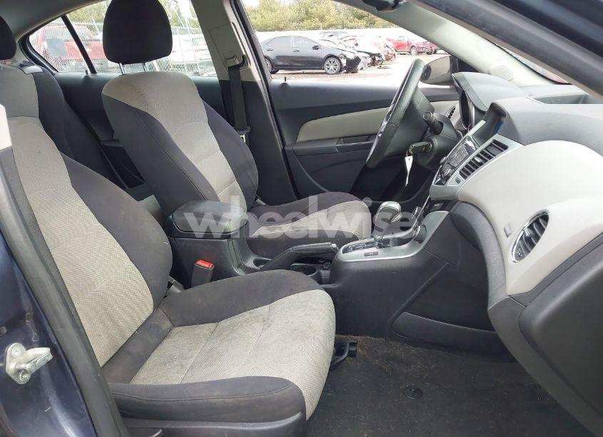 Photo 5 of 2014 Chevrolet Cruze LS AUTO (VIN 1G1PA5SH0E7178672)