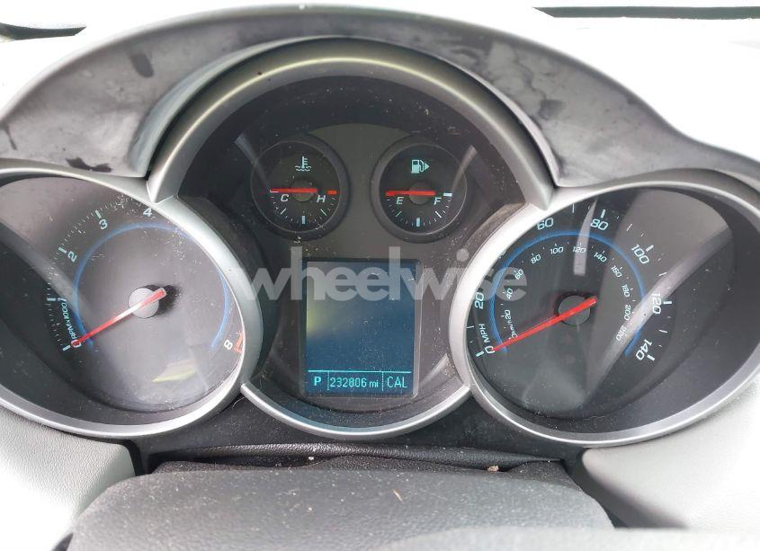 Photo 7 of 2014 Chevrolet Cruze LS AUTO (VIN 1G1PA5SH0E7178672)