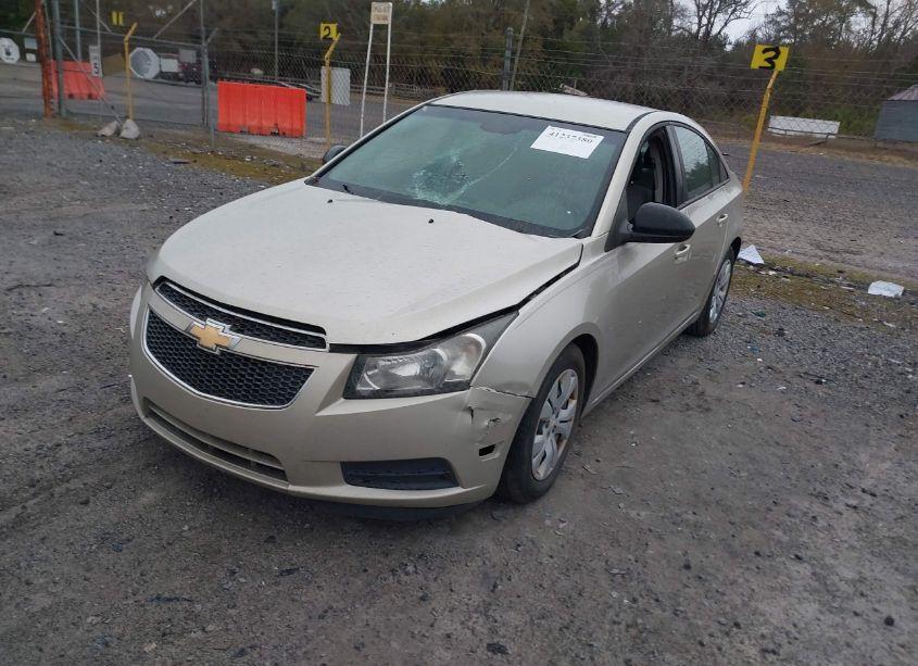 Photo 2 of 2014 Chevrolet Cruze LS AUTO (VIN 1G1PA5SH0E7181975)