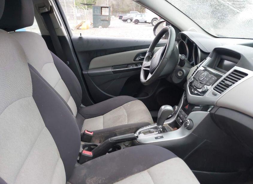 Photo 5 of 2014 Chevrolet Cruze LS AUTO (VIN 1G1PA5SH0E7181975)