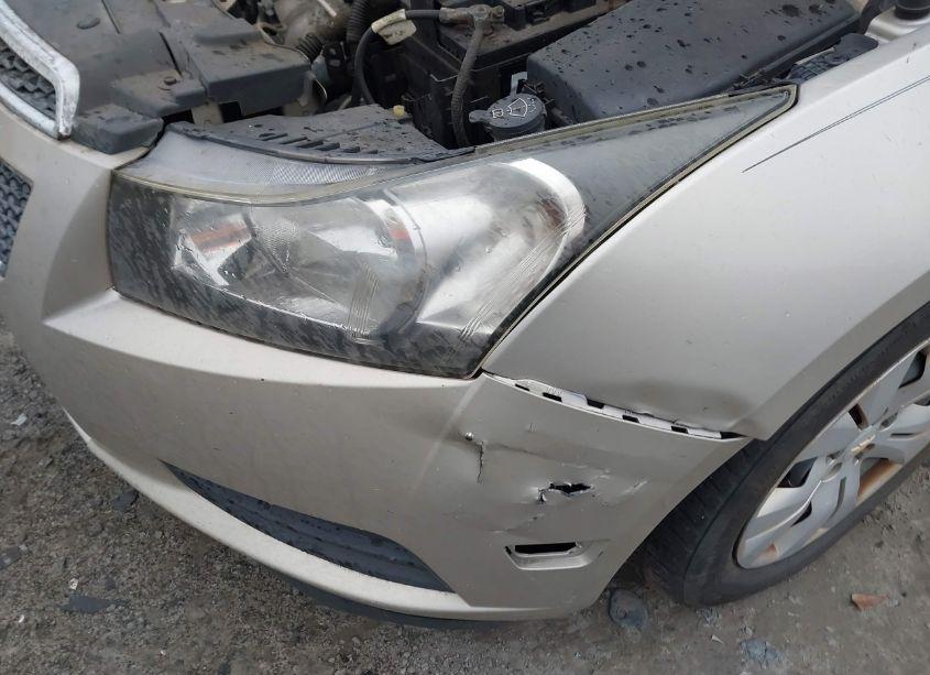 Photo 6 of 2014 Chevrolet Cruze LS AUTO (VIN 1G1PA5SH0E7181975)