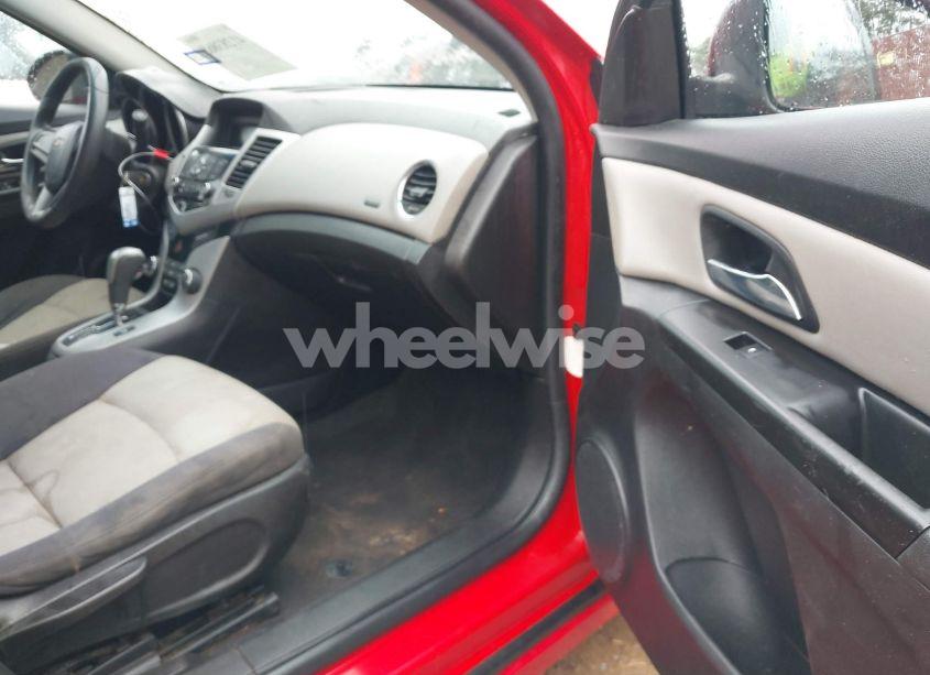 Photo 5 of 2014 Chevrolet Cruze LS AUTO (VIN 1G1PA5SH0E7194497)