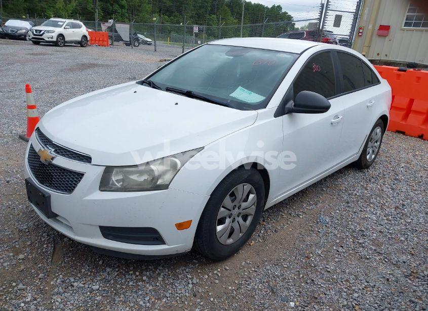 Photo 2 of 2014 Chevrolet Cruze LS AUTO (VIN 1G1PA5SH0E7214442)