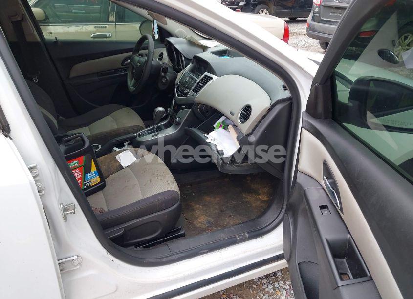 Photo 5 of 2014 Chevrolet Cruze LS AUTO (VIN 1G1PA5SH0E7214442)