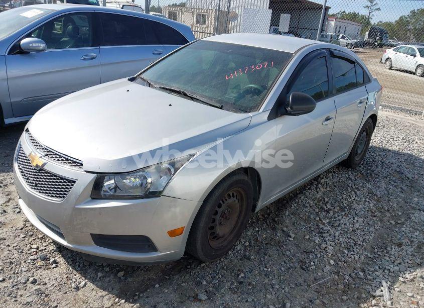 Photo 2 of 2014 Chevrolet Cruze LS AUTO (VIN 1G1PA5SH0E7222394)