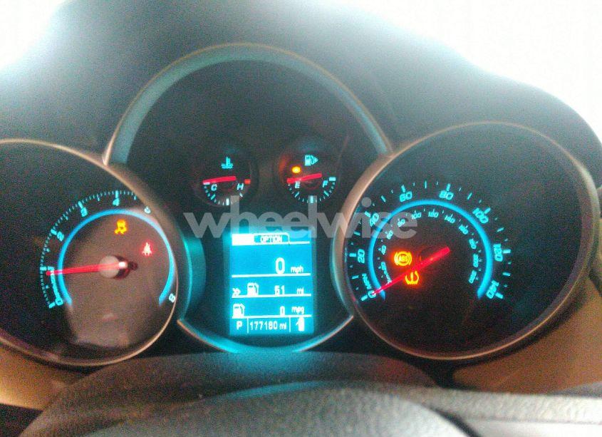 Photo 7 of 2014 Chevrolet Cruze LS AUTO (VIN 1G1PA5SH0E7329591)