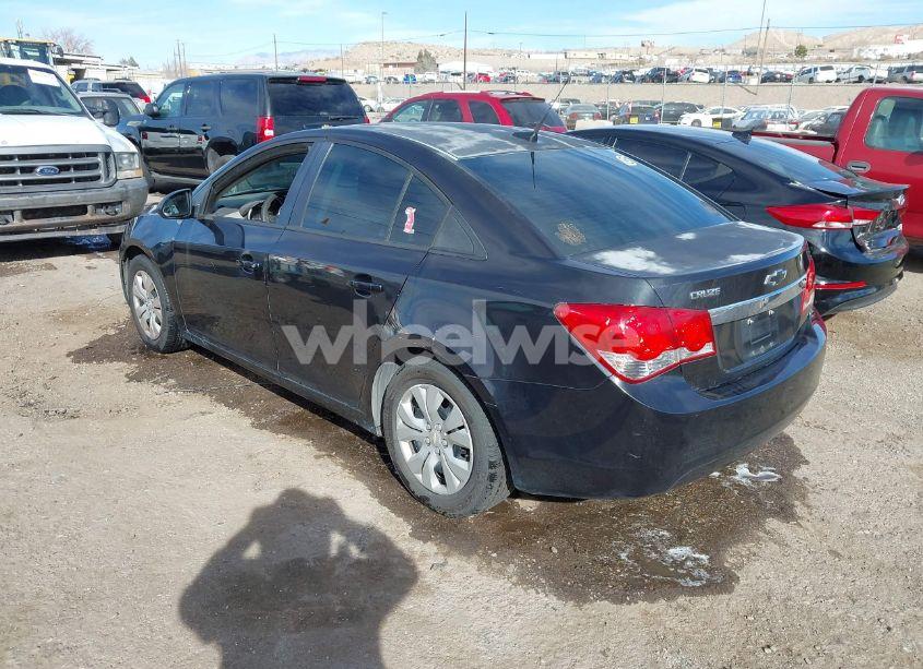 Photo 3 of 2014 Chevrolet Cruze LS AUTO (VIN 1G1PA5SH0E7330661)