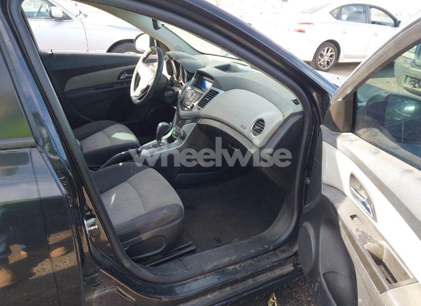 Photo 5 of 2014 Chevrolet Cruze LS AUTO (VIN 1G1PA5SH0E7330661)