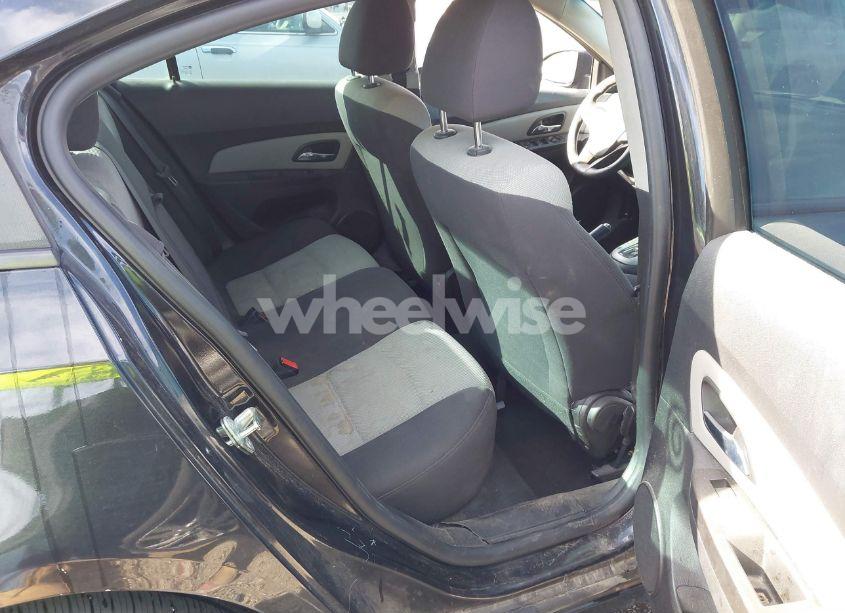 Photo 8 of 2014 Chevrolet Cruze LS AUTO (VIN 1G1PA5SH0E7330661)