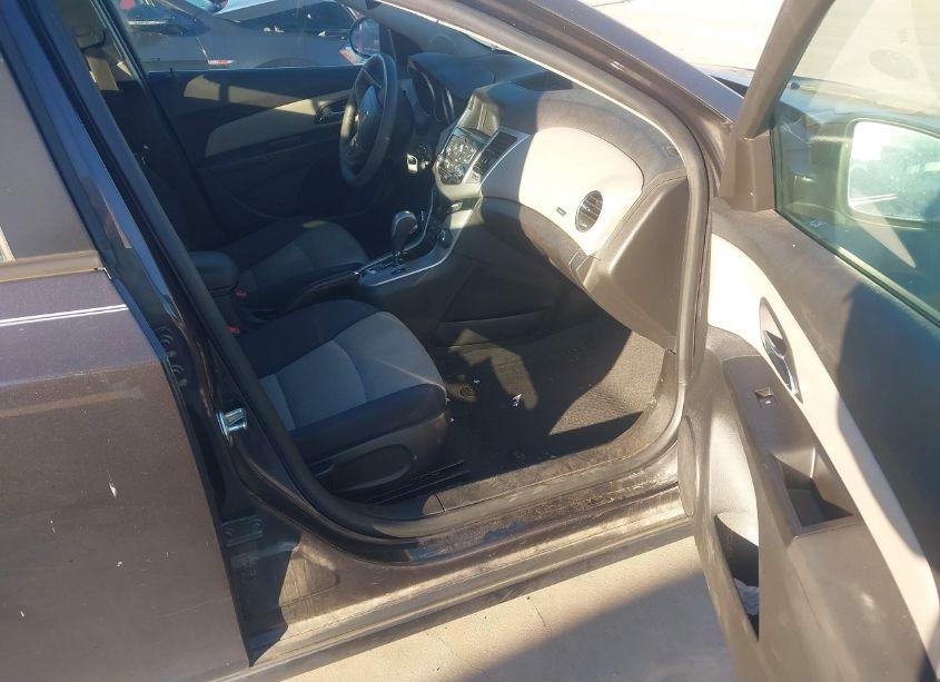 Photo 5 of 2014 Chevrolet Cruze LS AUTO (VIN 1G1PA5SH0E7374174)