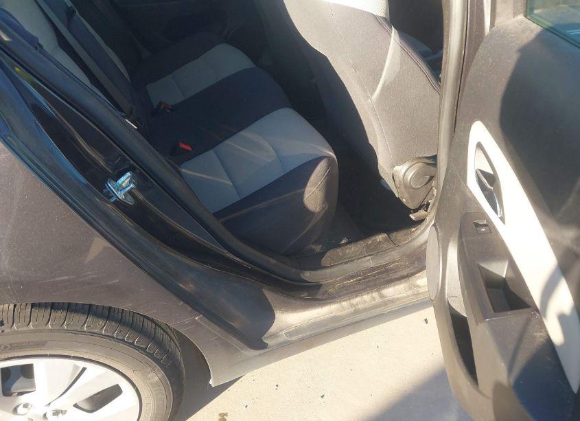 Photo 8 of 2014 Chevrolet Cruze LS AUTO (VIN 1G1PA5SH0E7374174)