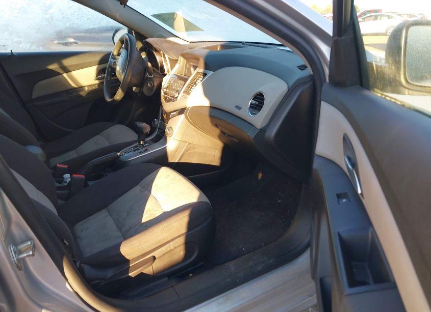 Photo 5 of 2014 Chevrolet Cruze LS AUTO (VIN 1G1PA5SH0E7436513)