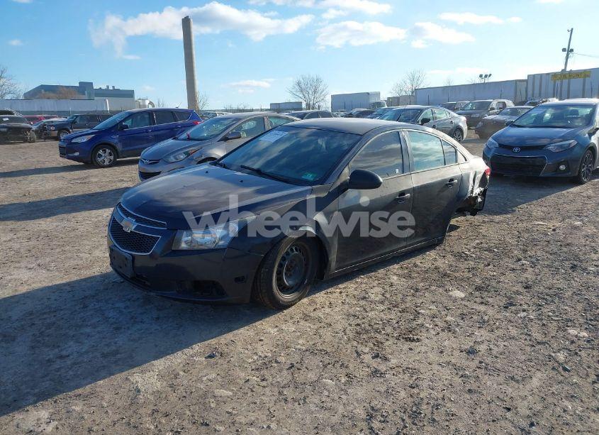 Photo 2 of 2014 Chevrolet Cruze LS AUTO (VIN 1G1PA5SH0E7448936)