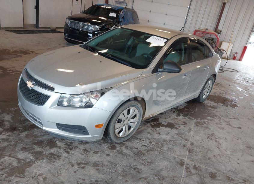 Photo 2 of 2014 Chevrolet Cruze LS AUTO (VIN 1G1PA5SH0E7474551)
