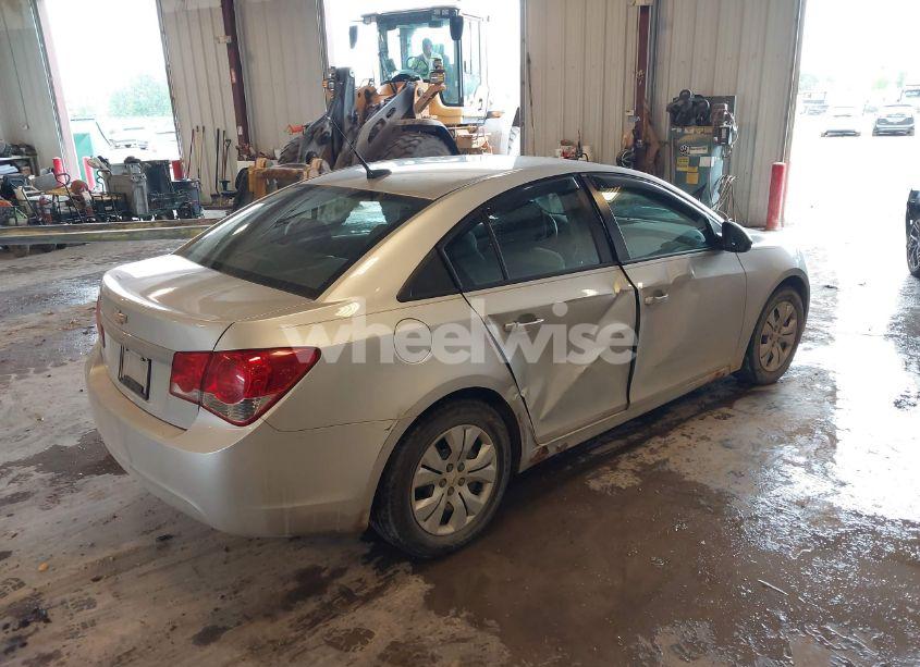 Photo 4 of 2014 Chevrolet Cruze LS AUTO (VIN 1G1PA5SH0E7474551)