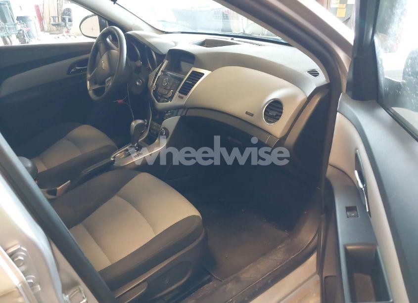 Photo 5 of 2014 Chevrolet Cruze LS AUTO (VIN 1G1PA5SH0E7474551)