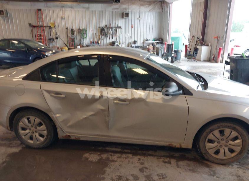 Photo 6 of 2014 Chevrolet Cruze LS AUTO (VIN 1G1PA5SH0E7474551)