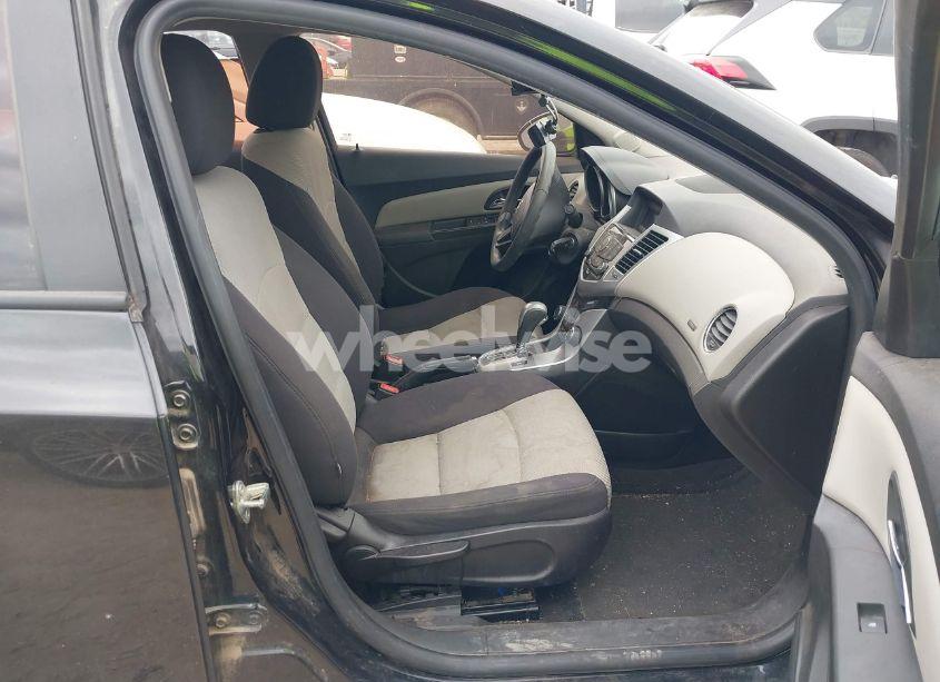 Photo 5 of 2015 Chevrolet Cruze LS AUTO (VIN 1G1PA5SH0F7174655)