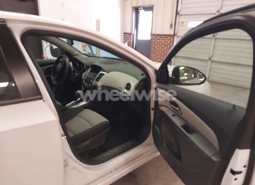 Photo 5 of 2015 Chevrolet Cruze LS AUTO (VIN 1G1PA5SH0F7183419)