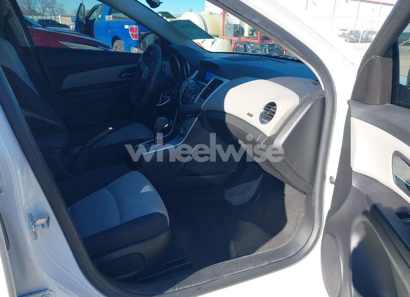 Photo 5 of 2015 Chevrolet Cruze LS AUTO (VIN 1G1PA5SH0F7245403)