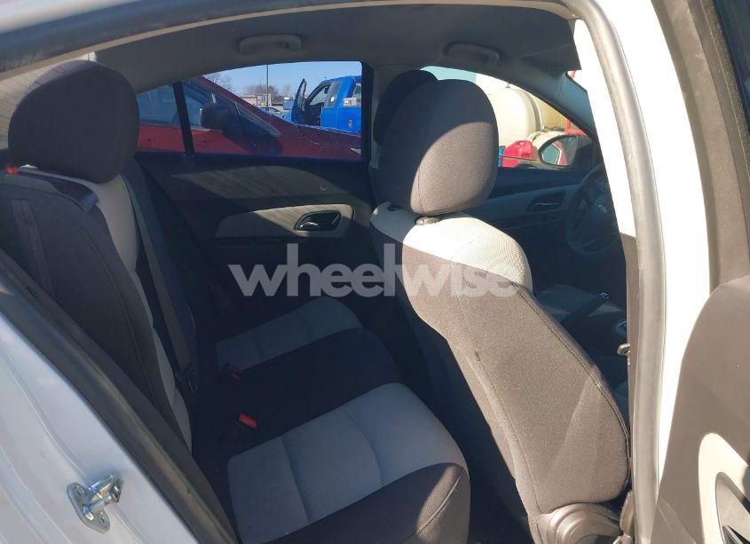 Photo 8 of 2015 Chevrolet Cruze LS AUTO (VIN 1G1PA5SH0F7245403)