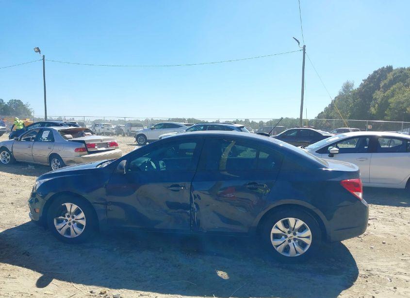 Photo 15 of 2015 Chevrolet Cruze LS AUTO (VIN 1G1PA5SH0F7268745)