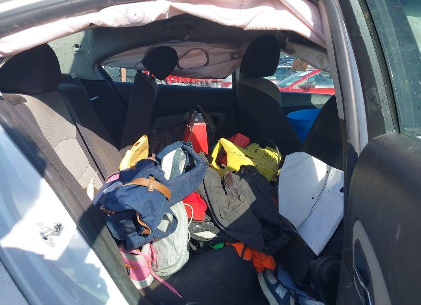 Photo 8 of 2015 Chevrolet Cruze LS AUTO (VIN 1G1PA5SH0F7277638)