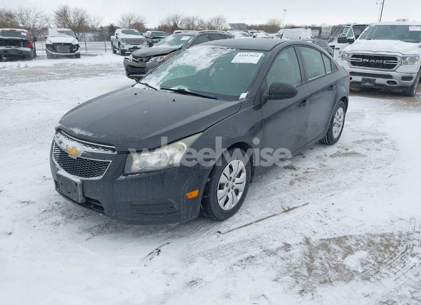 Photo 2 of 2013 Chevrolet Cruze LS AUTO (VIN 1G1PA5SH1D7267312)