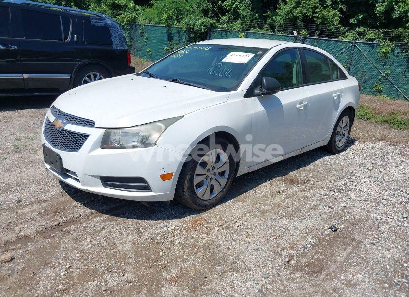 Photo 2 of 2013 Chevrolet Cruze LS AUTO (VIN 1G1PA5SH1D7304259)