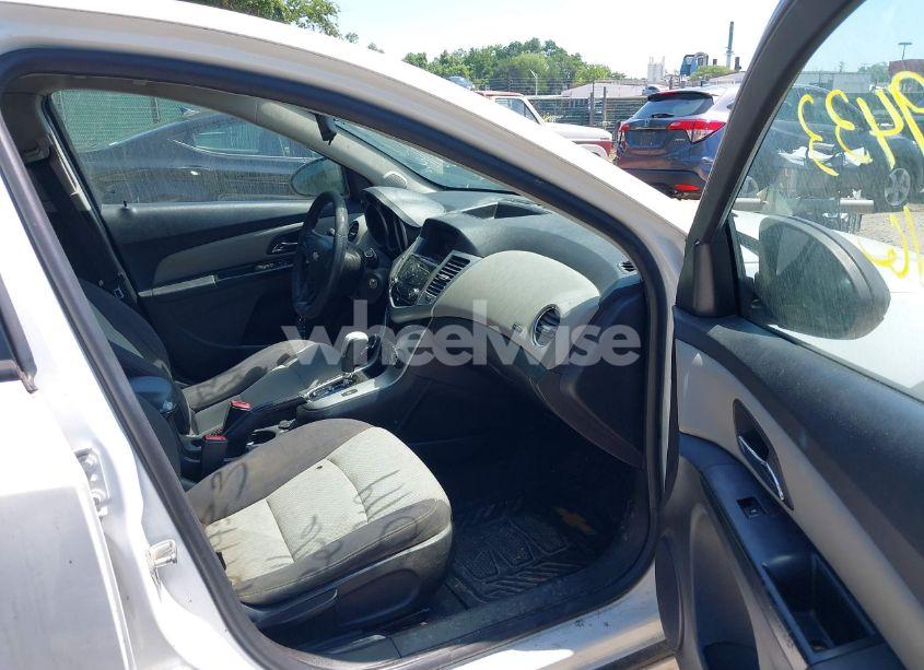 Photo 5 of 2013 Chevrolet Cruze LS AUTO (VIN 1G1PA5SH1D7304259)