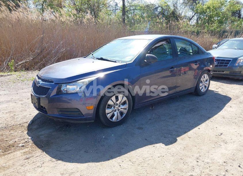 Photo 2 of 2013 Chevrolet Cruze LS AUTO (VIN 1G1PA5SH1D7314922)