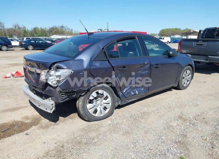 Photo 4 of 2013 Chevrolet Cruze LS AUTO (VIN 1G1PA5SH1D7314922)
