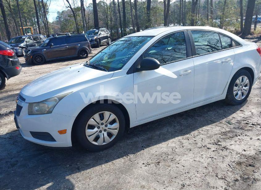 Photo 2 of 2014 Chevrolet Cruze LS AUTO (VIN 1G1PA5SH1E7167616)