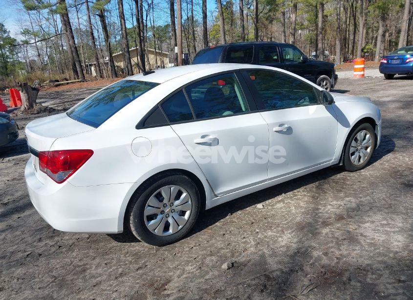 Photo 4 of 2014 Chevrolet Cruze LS AUTO (VIN 1G1PA5SH1E7167616)