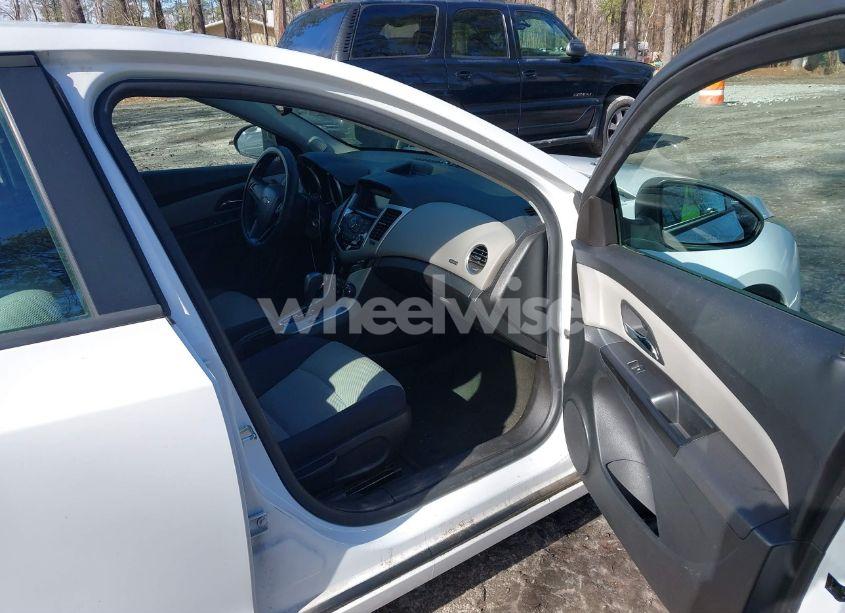 Photo 5 of 2014 Chevrolet Cruze LS AUTO (VIN 1G1PA5SH1E7167616)