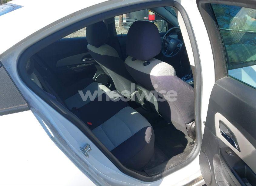 Photo 8 of 2014 Chevrolet Cruze LS AUTO (VIN 1G1PA5SH1E7167616)