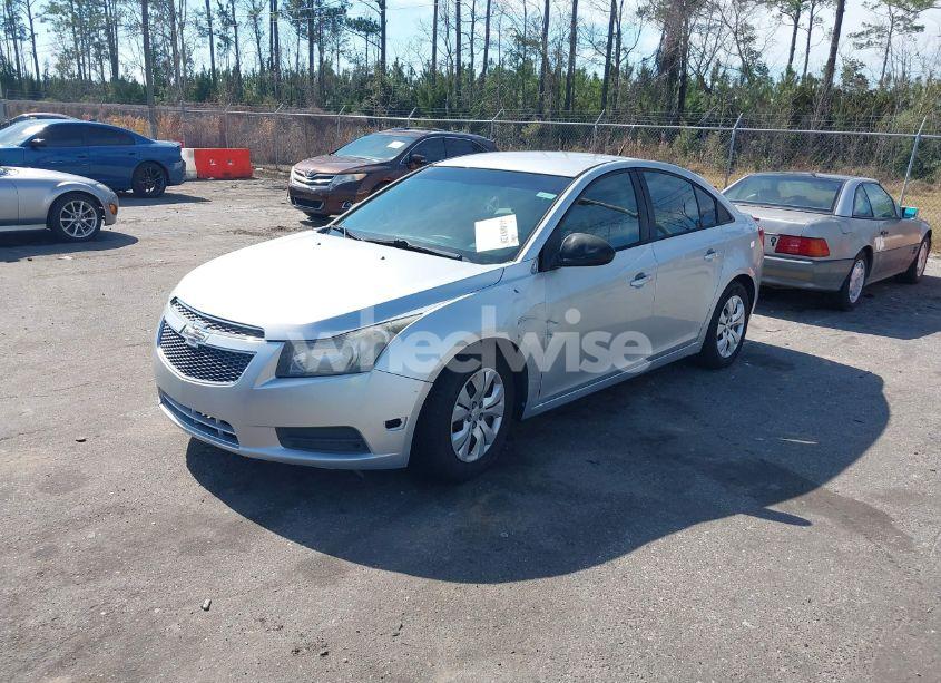 Photo 2 of 2014 Chevrolet Cruze LS AUTO (VIN 1G1PA5SH1E7192340)