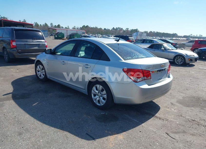 Photo 3 of 2014 Chevrolet Cruze LS AUTO (VIN 1G1PA5SH1E7192340)