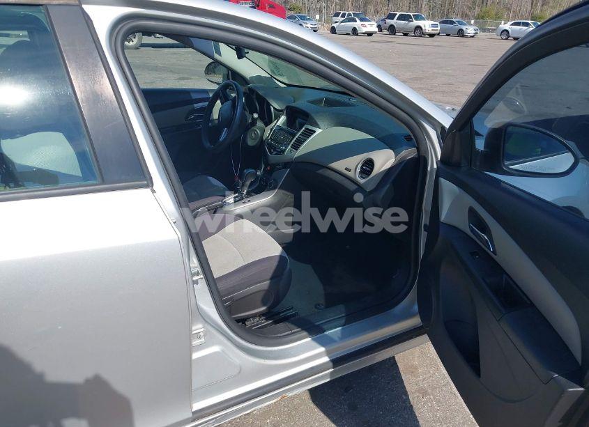 Photo 5 of 2014 Chevrolet Cruze LS AUTO (VIN 1G1PA5SH1E7192340)