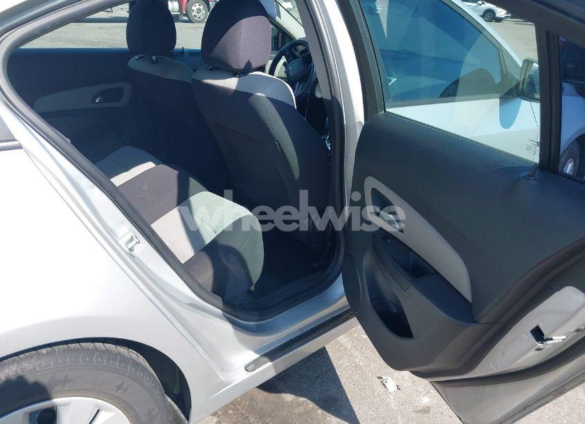 Photo 8 of 2014 Chevrolet Cruze LS AUTO (VIN 1G1PA5SH1E7192340)