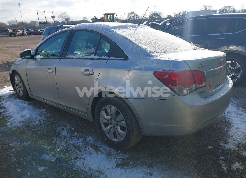 Photo 3 of 2014 Chevrolet Cruze LS AUTO (VIN 1G1PA5SH1E7302447)