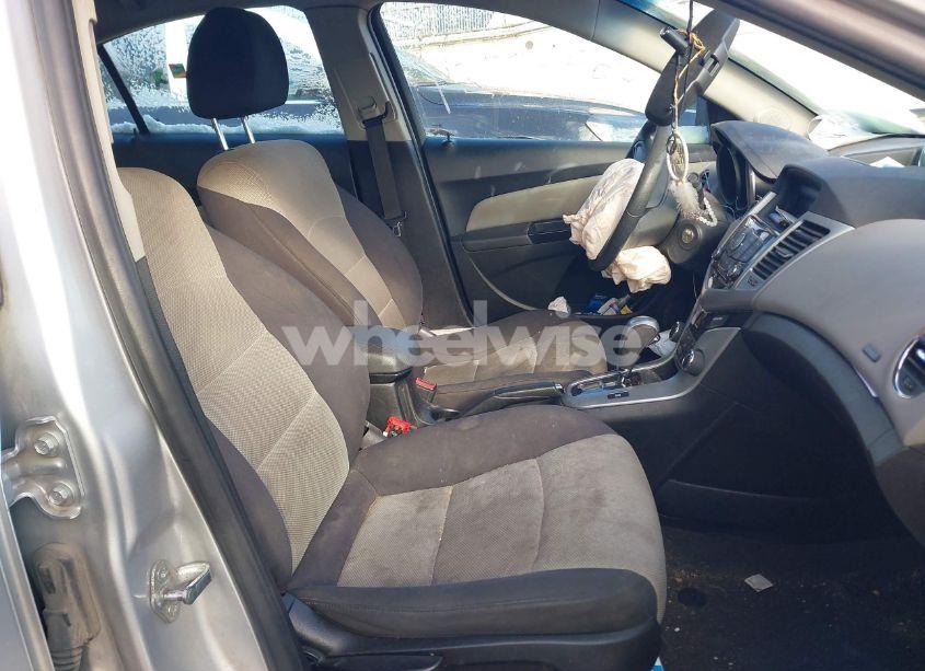 Photo 5 of 2014 Chevrolet Cruze LS AUTO (VIN 1G1PA5SH1E7302447)