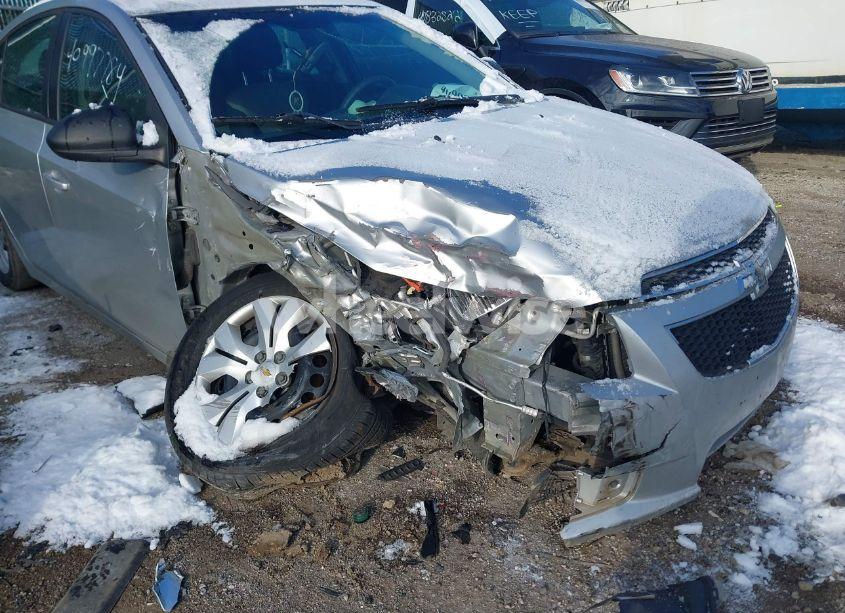 Photo 6 of 2014 Chevrolet Cruze LS AUTO (VIN 1G1PA5SH1E7302447)