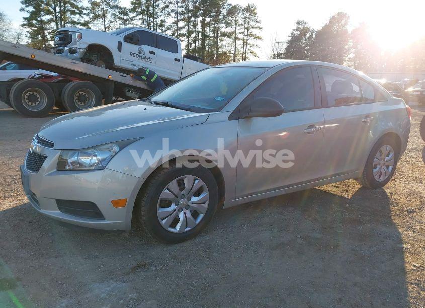 Photo 2 of 2014 Chevrolet Cruze LS AUTO (VIN 1G1PA5SH1E7340230)