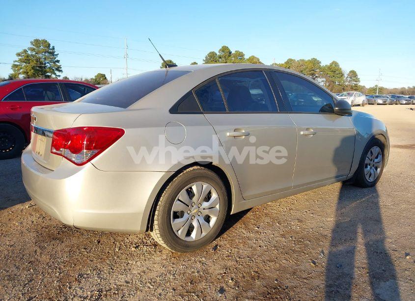 Photo 4 of 2014 Chevrolet Cruze LS AUTO (VIN 1G1PA5SH1E7340230)